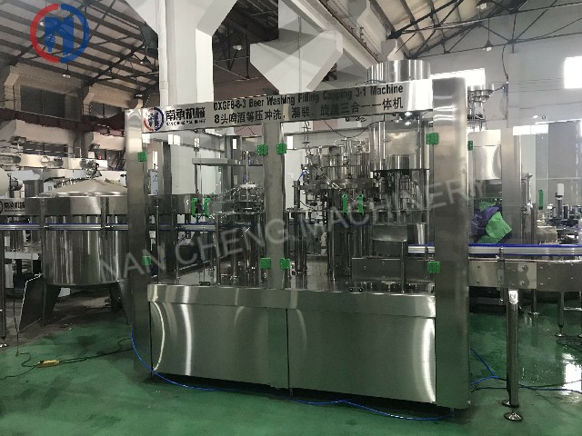 全自动葡萄酒啤酒/碳酸饮料/CSD清洗灌装旋盖一体机(型号:DXGF8-8-3)