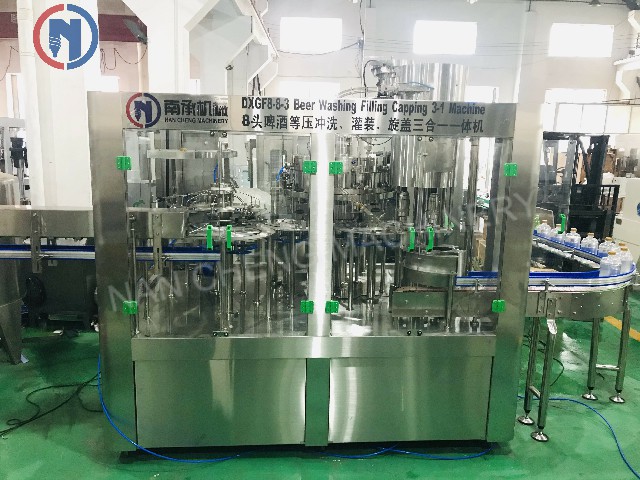 全自动葡萄酒啤酒/碳酸饮料/CSD清洗灌装旋盖一体机(型号:DXGF8-8-3)