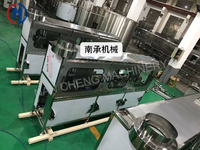 全自动5加仑桶水洗灌装旋盖三合一机(型号:QGF-120)