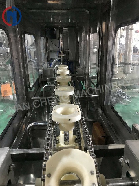 全自动5加仑桶水洗灌装旋盖三合一机(型号:QGF-120)