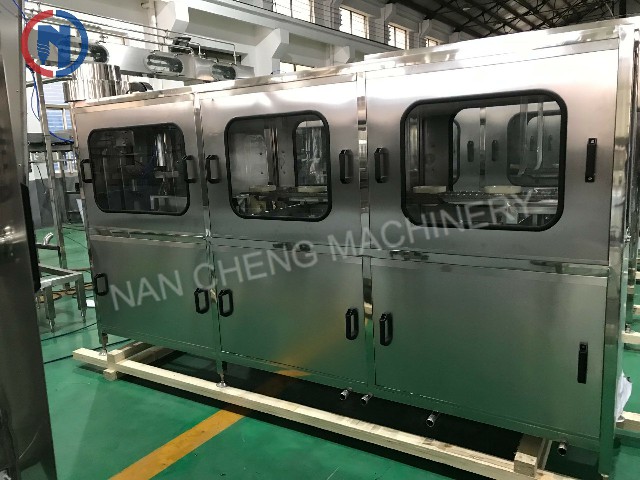 全自动5加仑桶水洗灌装旋盖三合一机(型号:QGF-120)